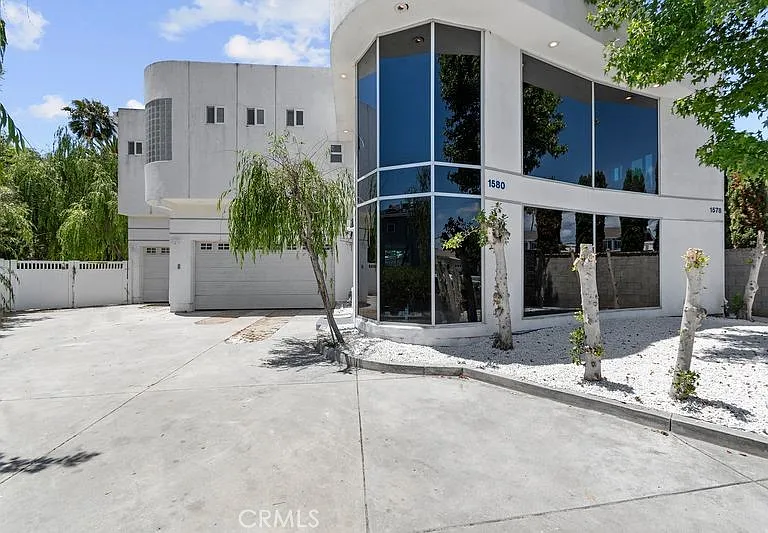 1580 San Bernardino Pl — Photo 2