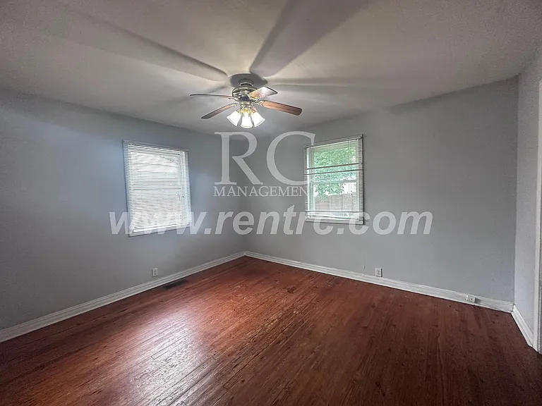 212 Logan St — Photo 10