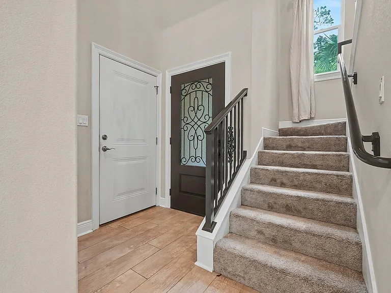 490 Soundview Ct — Photo 5