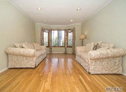3rd image of 5 Gristmill Ct