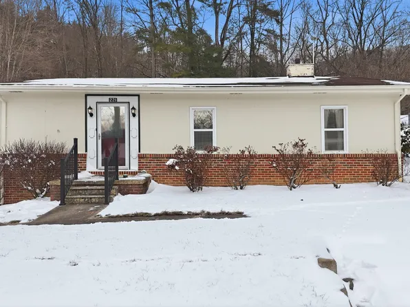 221 Charleston St, Weber City, VA 24290