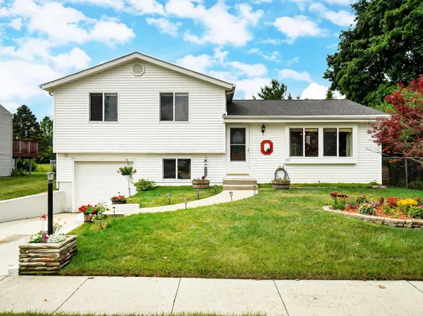 711 Lakefield Dr, Galloway, OH 43119