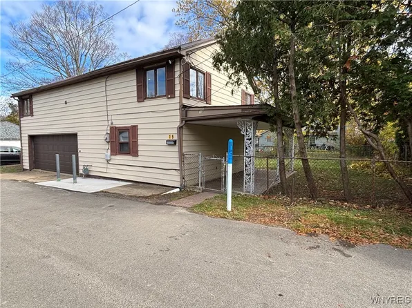 15 4th St, Angola, NY 14006