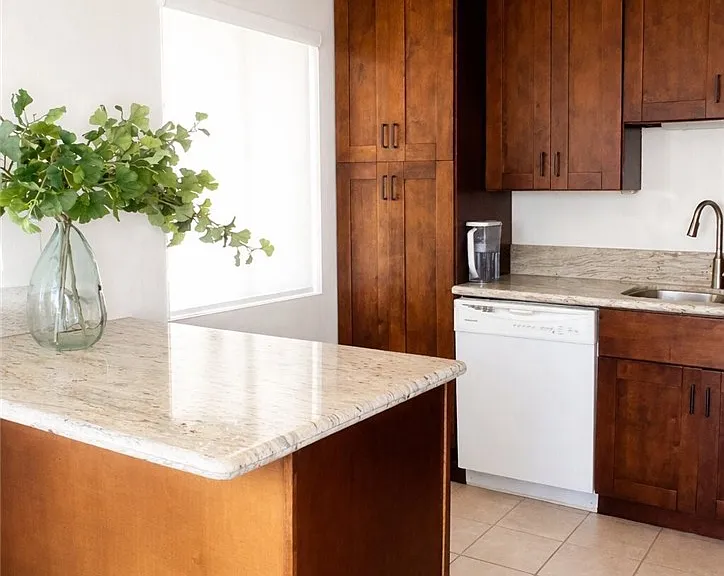 2124 Hermosa Ave #6 — Photo 3