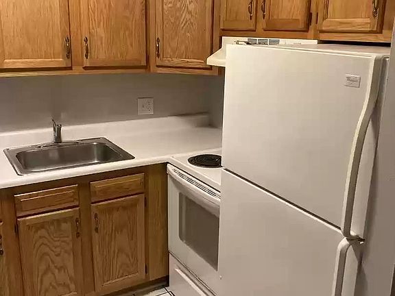 4th image of 5800 Oakwood Dr