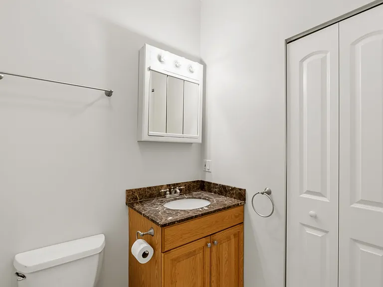 938 N Washtenaw Ave #G — Photo 11