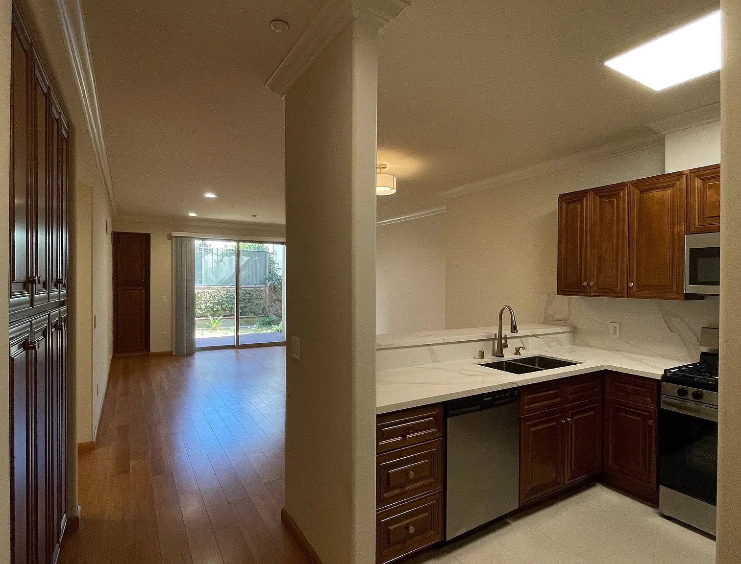 2 bed, 1050 sqft, $3,300 — Photo 3