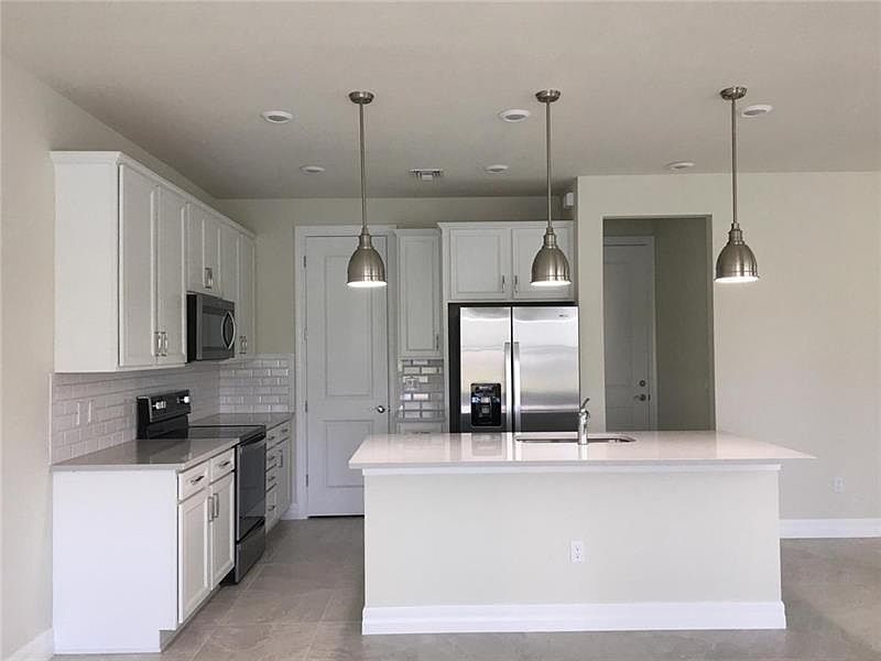 1st image of 4878 Greenway Dr