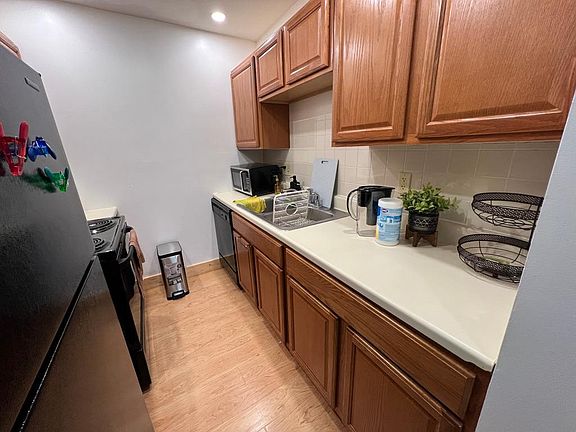 2nd image of 436 Lodi St APT 2