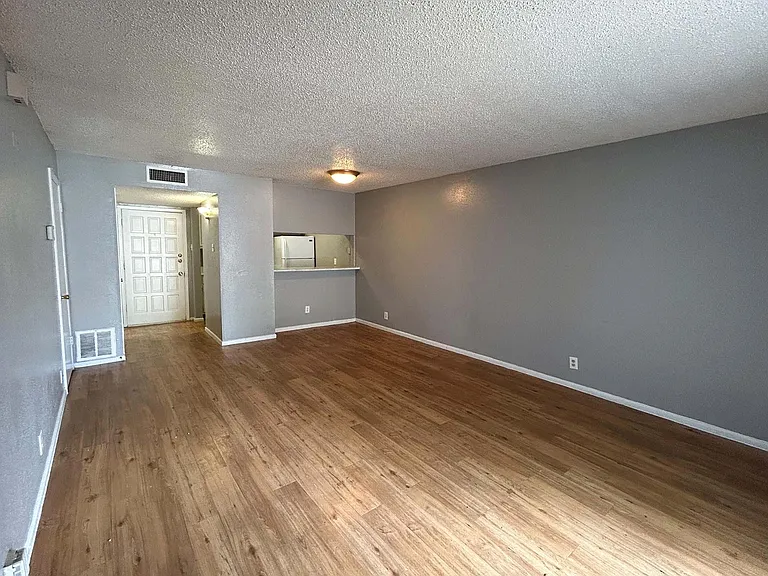 Uptown Heights & The Retreat at Uptown Heights — Photo 22