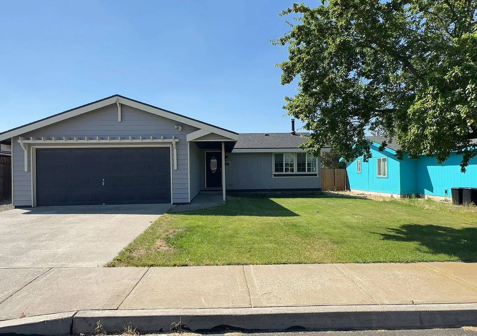 3 Bedroom / 2 Bathroom Manufactured Home in SE Madras OR — Photo 1