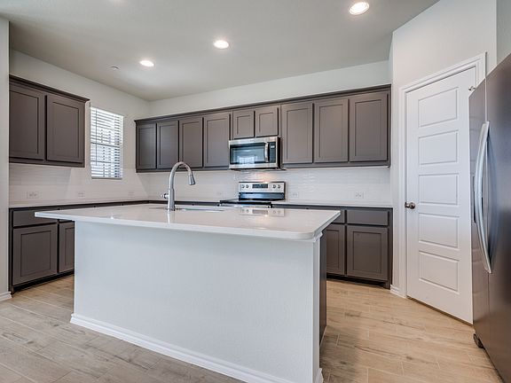 5th image of 4601 Avion Dr