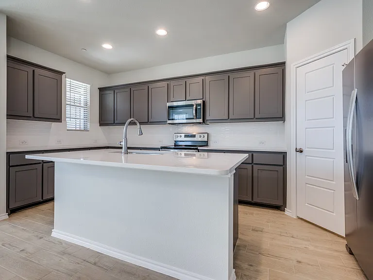 4601 Avion Dr — Photo 5