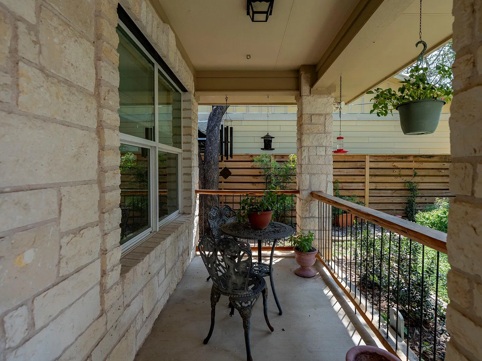 3 bed, 2.0 bath, 1564 sqft, $2,500 — Photo 2