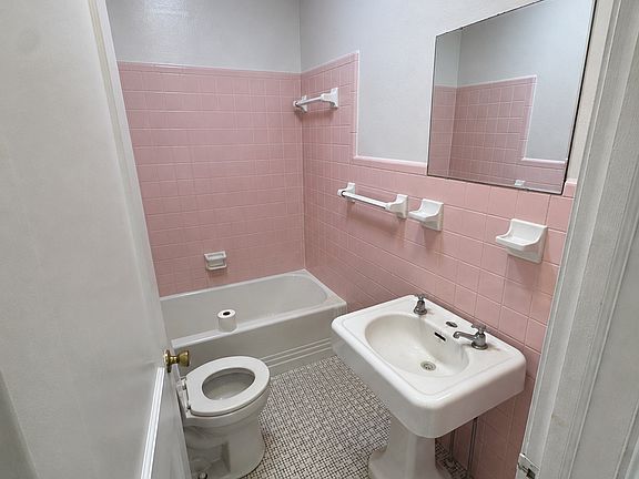 3rd image of 213 Pearl Ave N