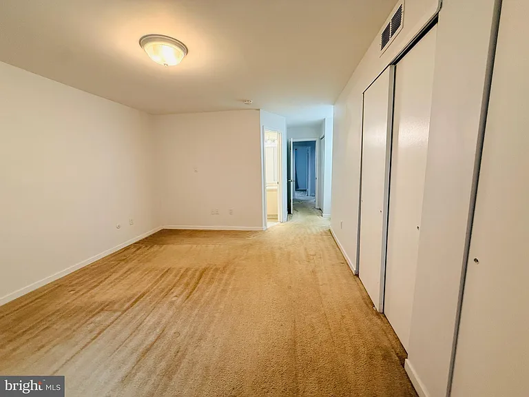 835 Chanticleer — Photo 34
