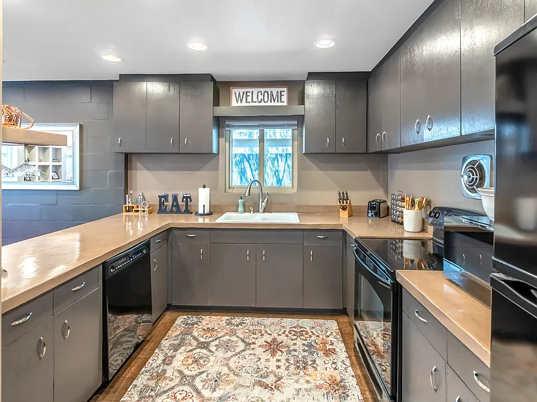 3039 E 3rd St #2 — Photo 4