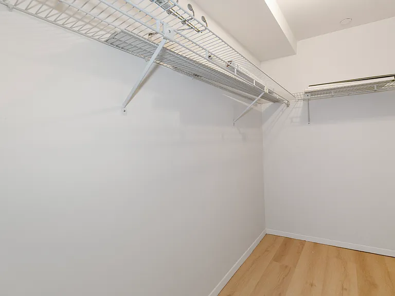 100 Cuttermill Rd — Photo 23