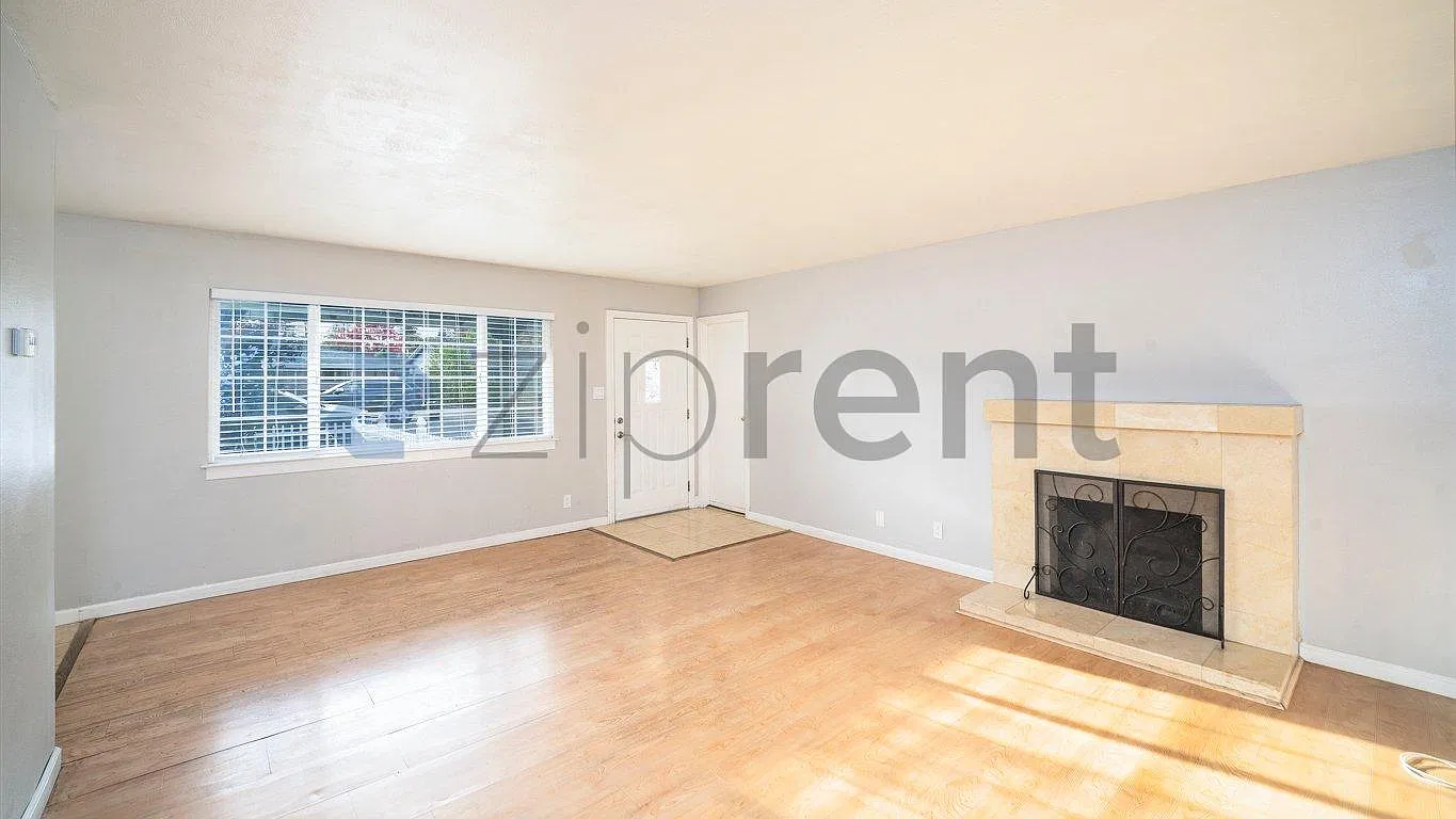 3 bed, 1060 sqft, $3,900 — Photo 4
