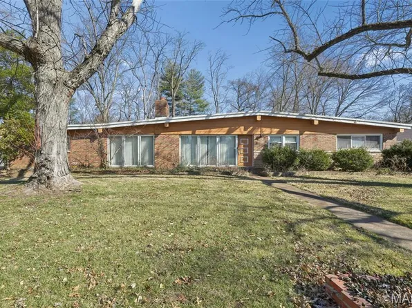 808 Wenneker Dr, Saint Louis, MO 63124