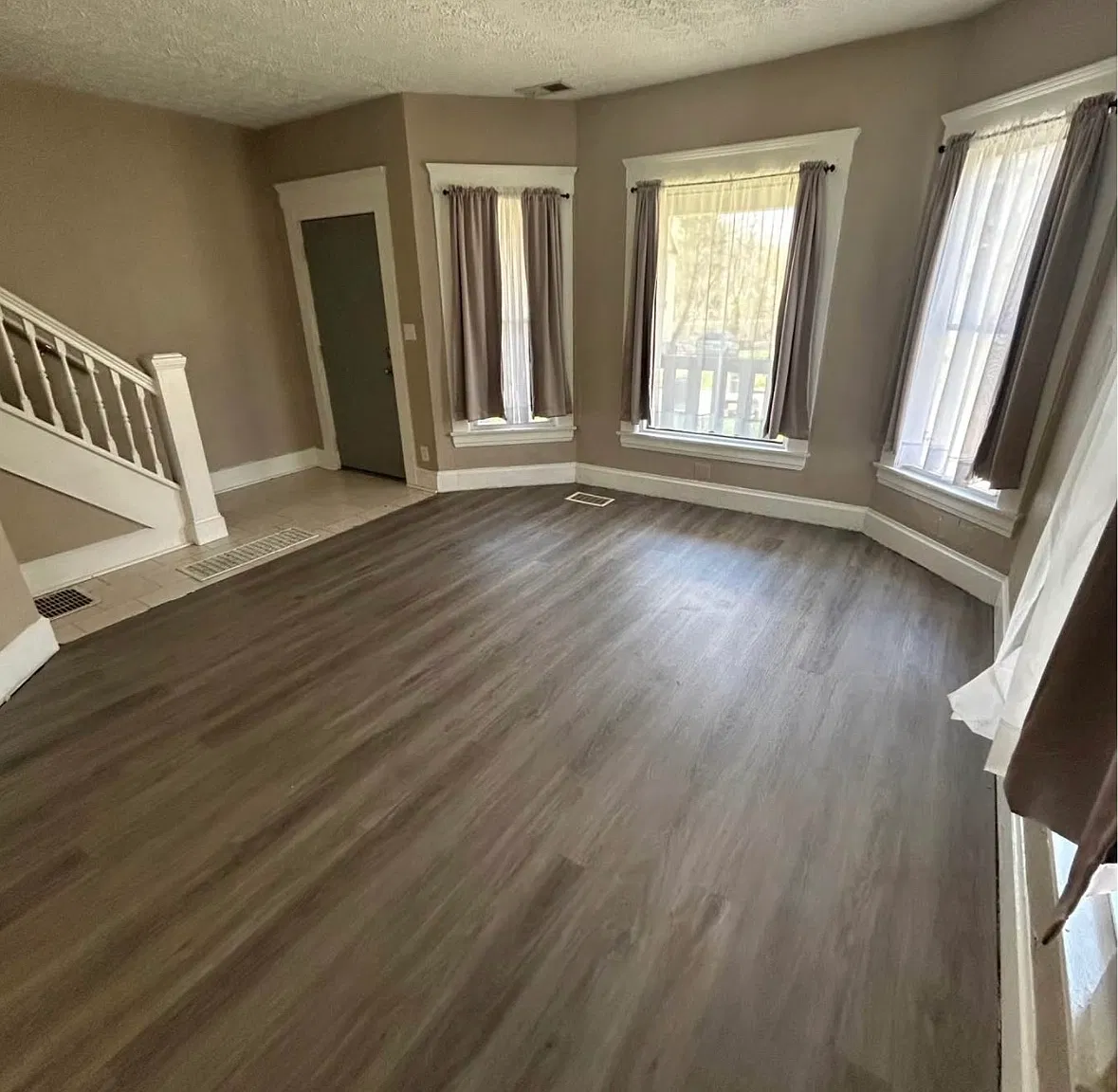 3 bed, 1100 sqft, $1,200 — Photo 1