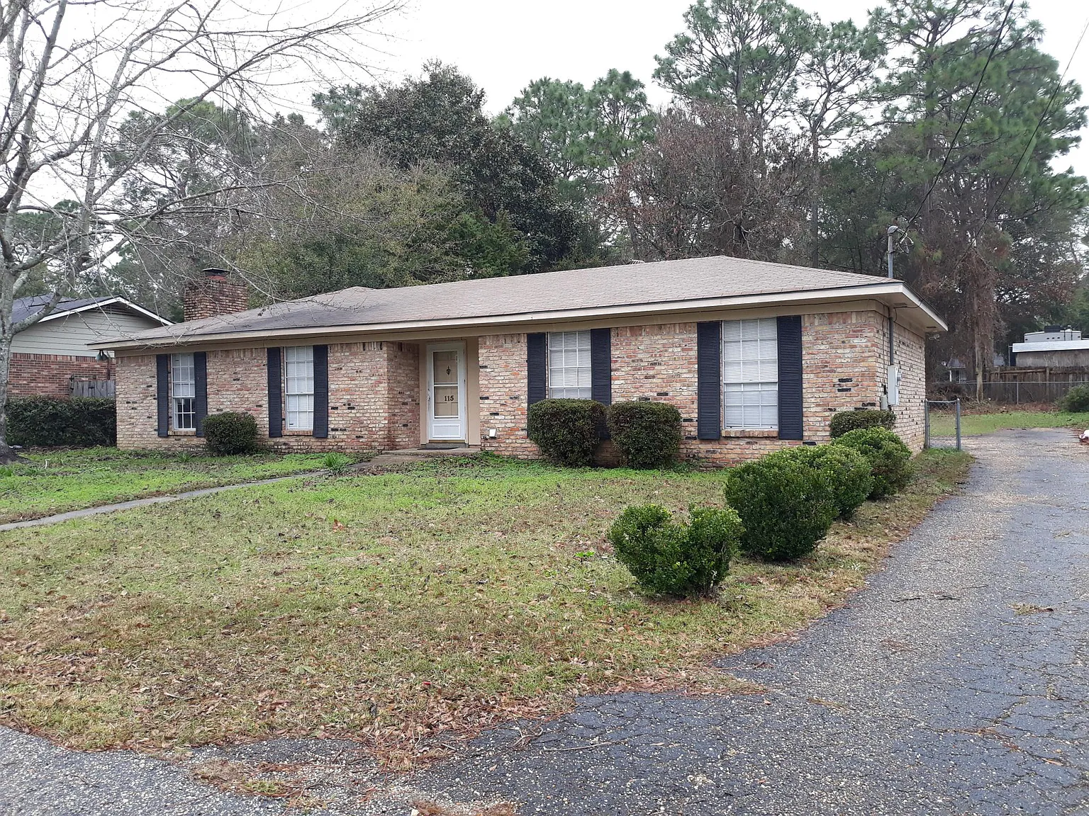 115 Sandlewood Cir N — Photo 1