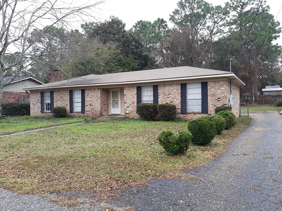 115 Sandlewood Cir N