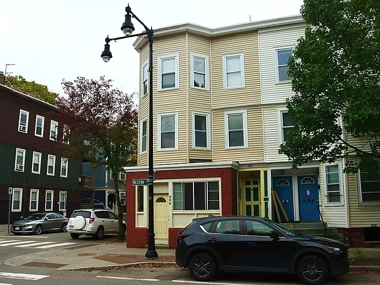250-252 Western Ave #1 — Photo 1