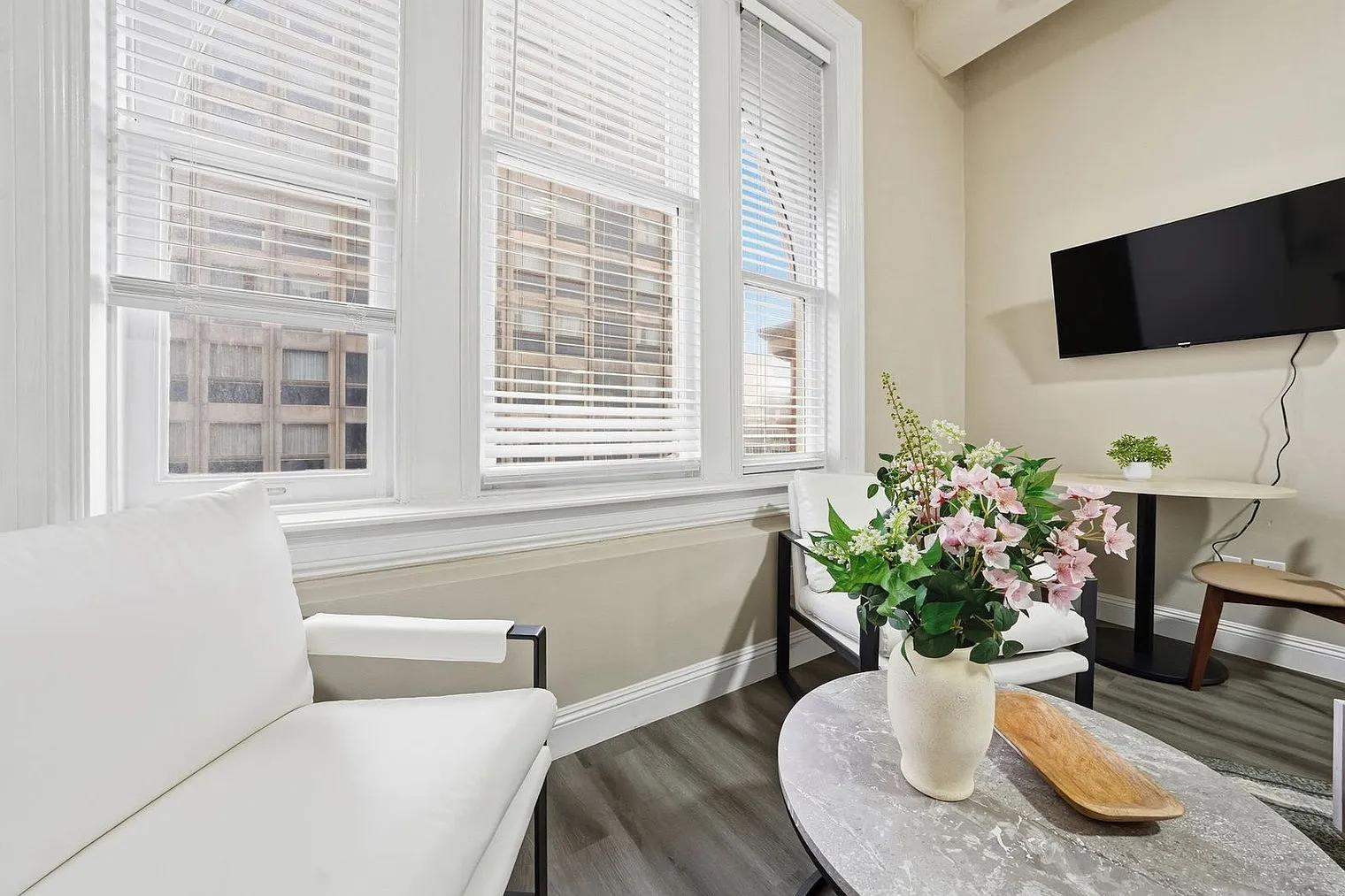 1 bed, 1.0 bath, 4660 sqft, $3,465 — Photo 2