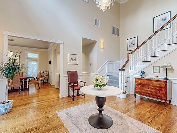 2nd image of 11817 Baccarat Ln NE