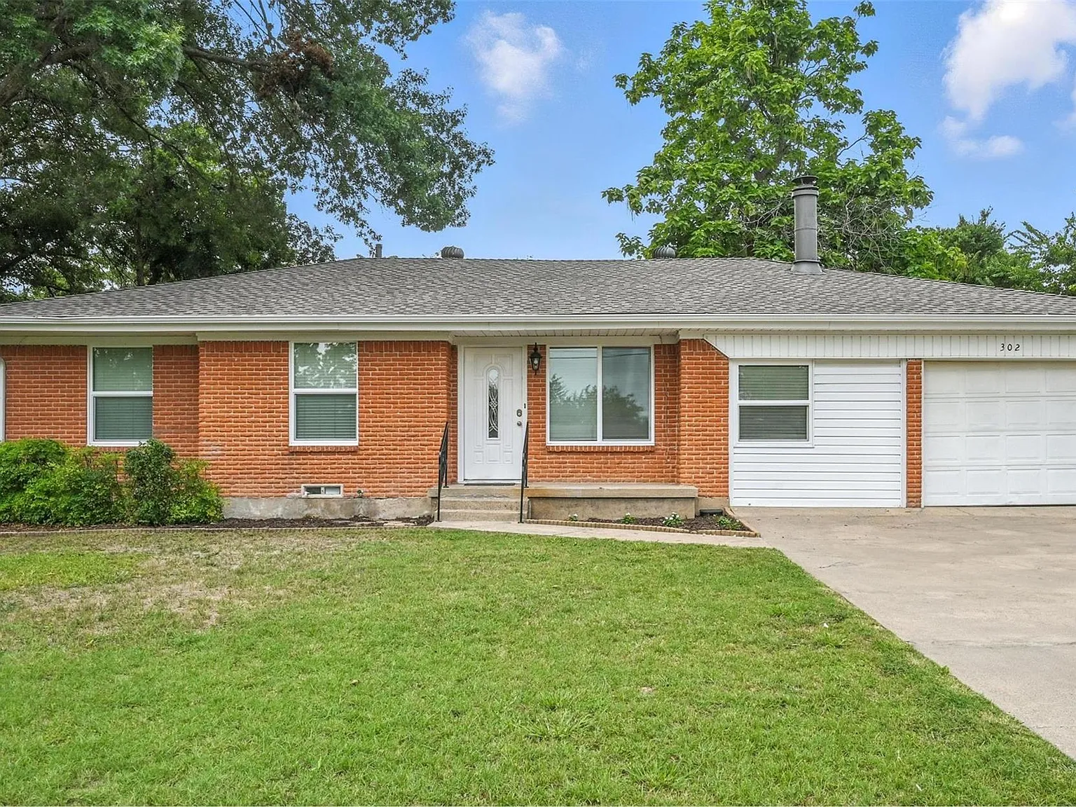3 bed, 1.5 bath, 958 sqft, $1,975 — Photo 3