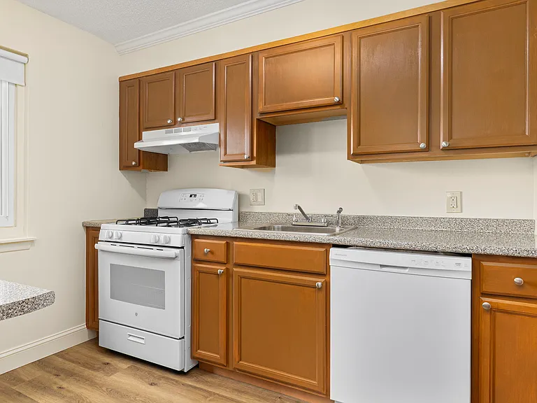 Parkway Apartments — Photo 34