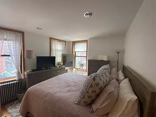 Rented by REAL New York | media 209