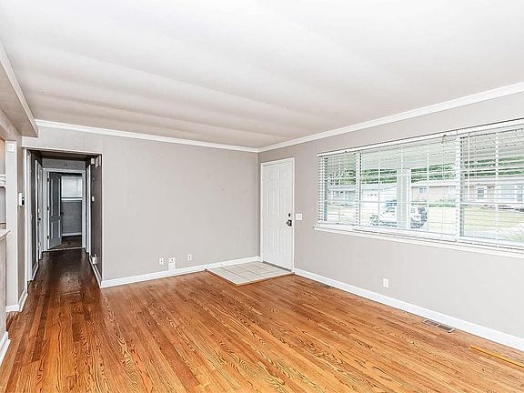 4th image of 665 Madison Ln