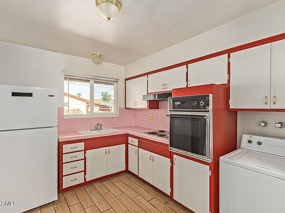 3rd image of 10402 W PEORIA Avenue