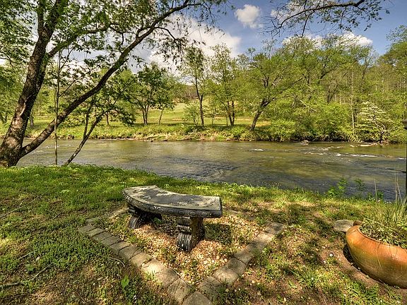 4th image of 389 Toccoa Preserve Ln