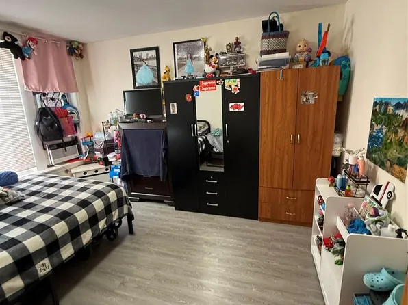 2896 Heath Avenue image 4 of 7