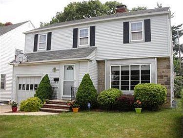 2nd image of 2519 Laurelhurst Rd