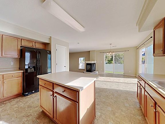 3rd image of 4984 Fundy St #1