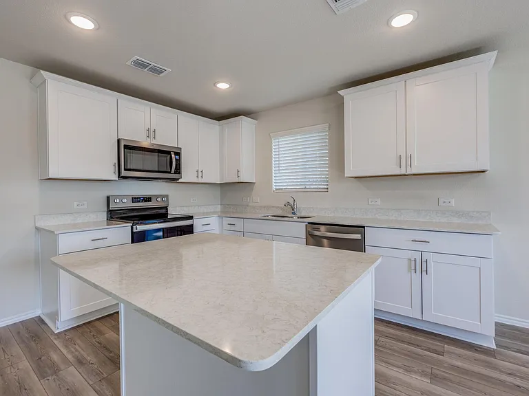 877 Table Rock St — Photo 6