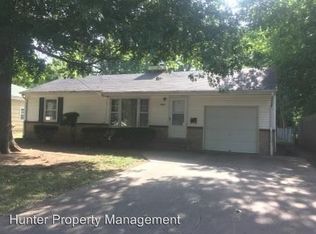 1942 S Robberson Ave, Springfield, MO 65807