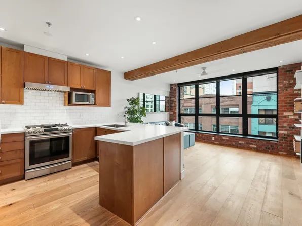 1238 Homer St #401, Vancouver, BC V6B 2Y5