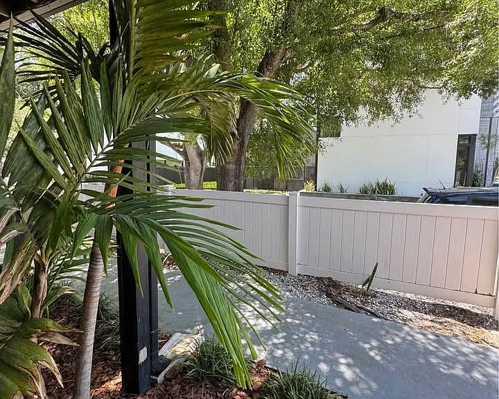 310 S Orleans Ave — Photo 3
