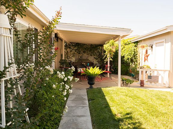 3rd image of 117 Poinsettia Gardens Dr #117
