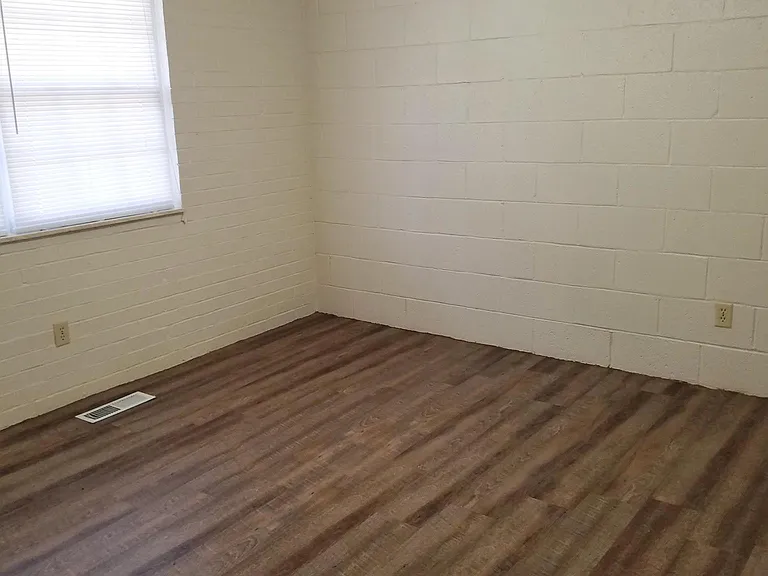 501 S Hester St #7 — Photo 4