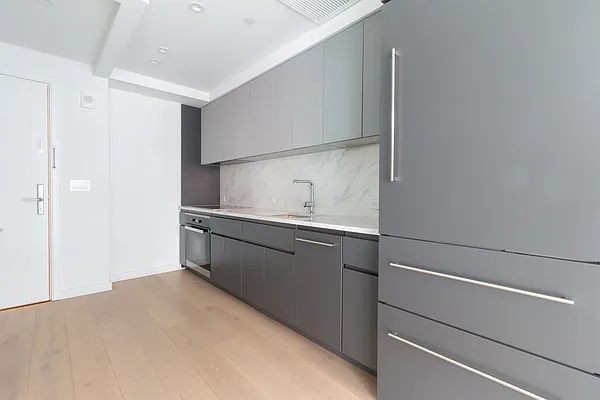 Rented by L Train Capital Inc | media 27