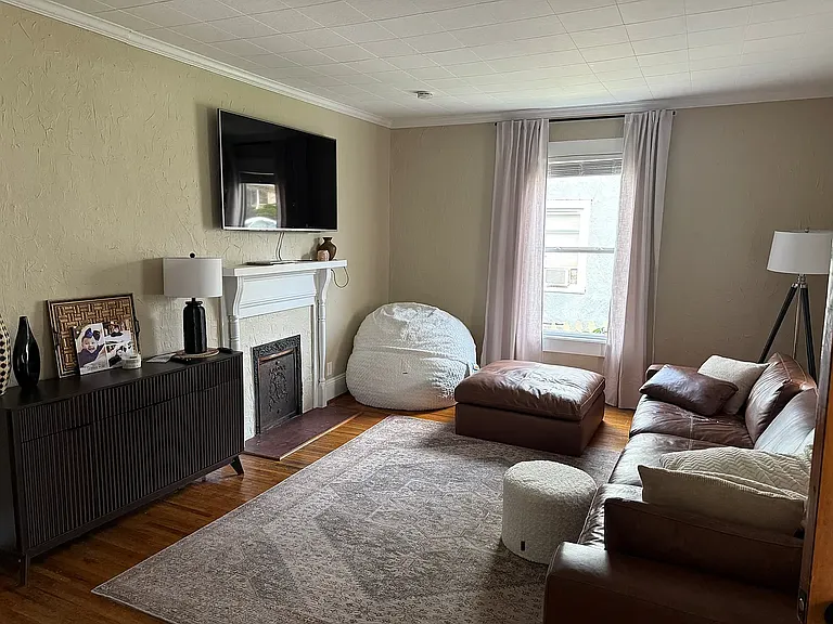 316 W Maple St — Photo 5