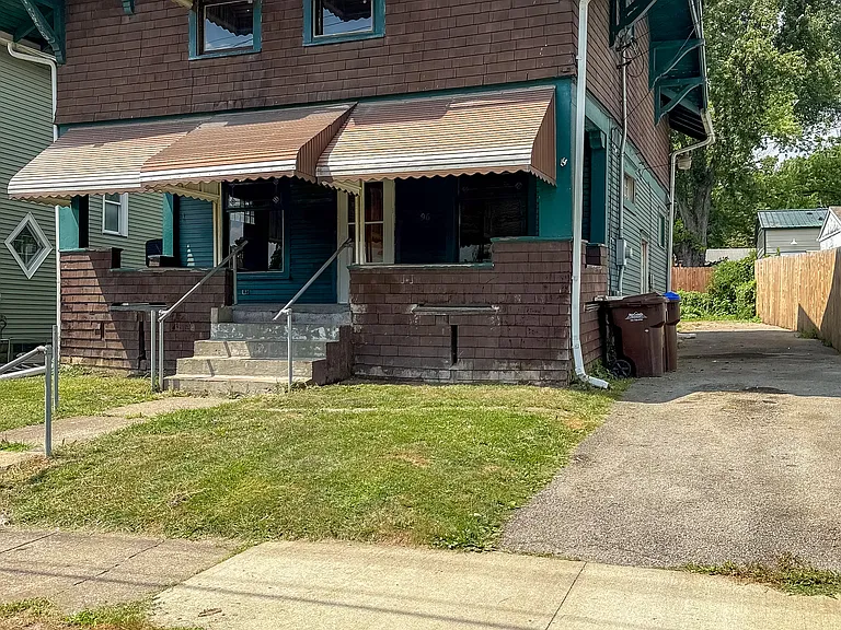 596 Lafayette Ave — Photo 1