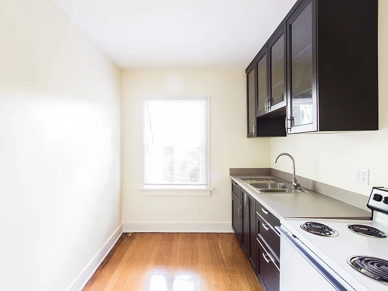 2102 SE 12th Ave #12 — Photo 1