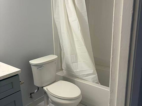 3rd image of 27 Elmwood Park APT 5